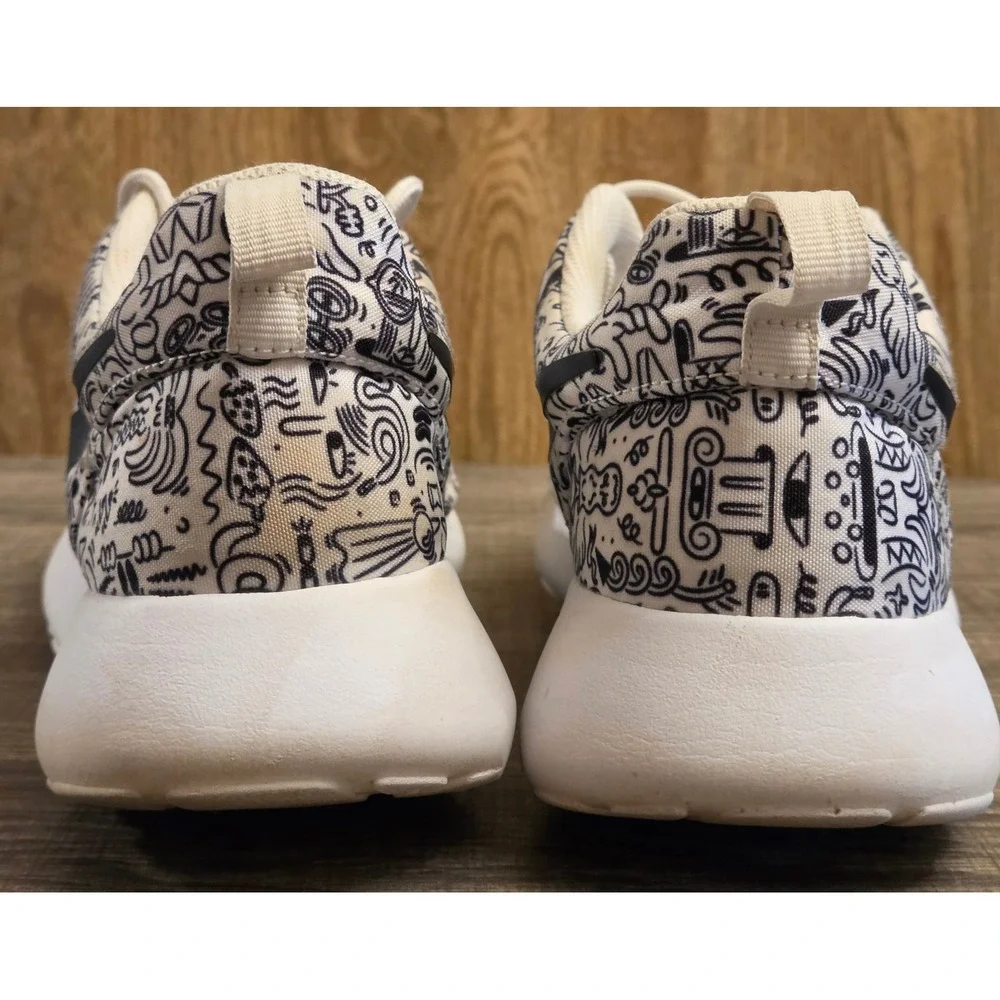 Nike Roshe One Athletic Shoes Sneakers Womens Size 8 Black White Doodle Print